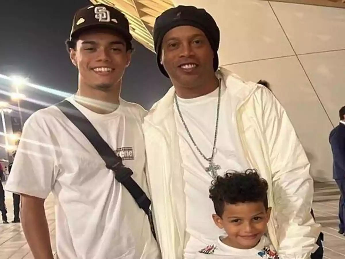 Filho de Ronaldinho está namorando influenciadora famosa