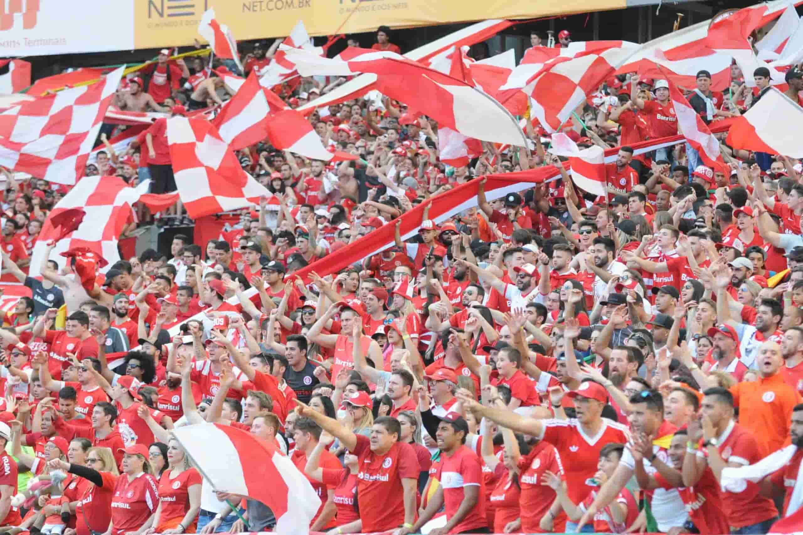 Deu graças a Deus que saiu do Inter e agora só passa vergonha no novo clube
