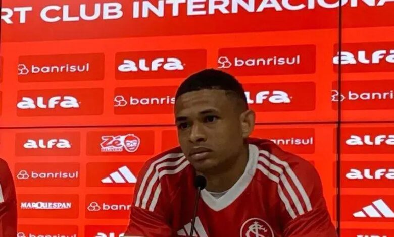 Diego Rosa comete gafe em apresentação no Inter