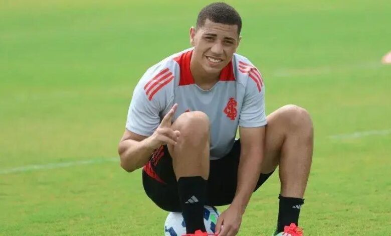 Gabriel Carvalho Retorna aos Treinos e Pode Reforçar o Inter