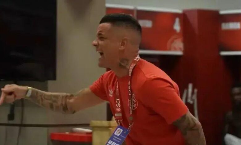 Os Discursos que Inflamaram o Vestiário do Inter Antes do Gre-Nal