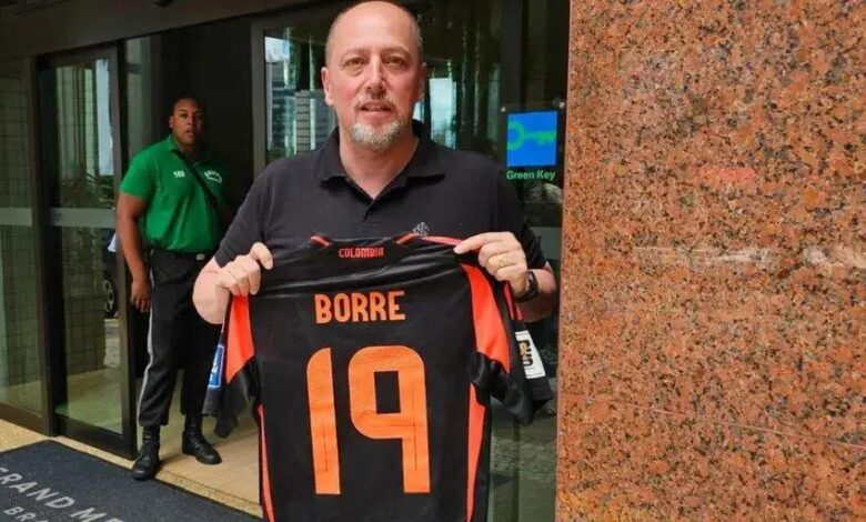 Presidente do Internacional Visita Borré e Raphinha em Jogo