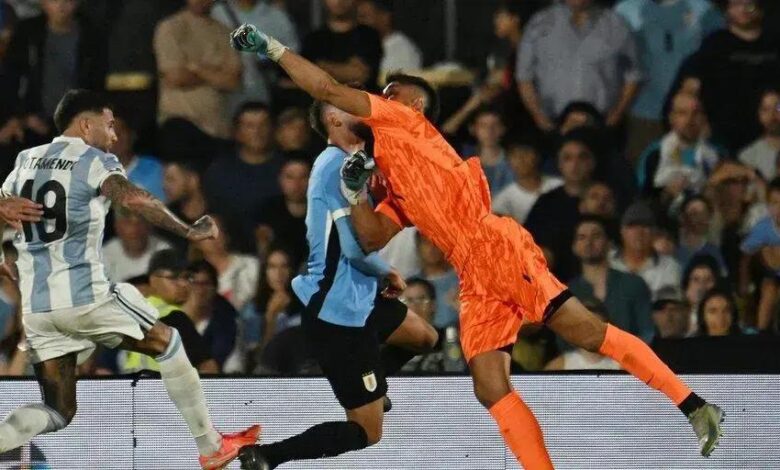 Técnico do Uruguai Elogia Rochet: 'Não Cometeu Erros'