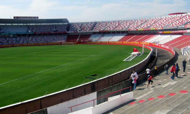 Torcida do Internacional nas arquibancadas do Beira-Rio em dia de jogo do Colorado