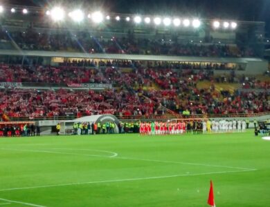 Jogadores do Internacional em partida contra o Santa Fe pela Copa Libertadores de 2015.